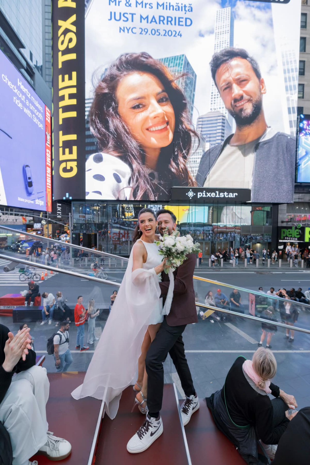 Ce surpriză imensă i-a pregătit iubitul Ramonei Păun la New York. Vedeta Pro TV s-a căsătorit în SUA cu nepotul lui George Mihăiță 26 Ce surpriză imensă i-a pregătit iubitul Ramonei Păun la New York. Sursă foto: Facebook
