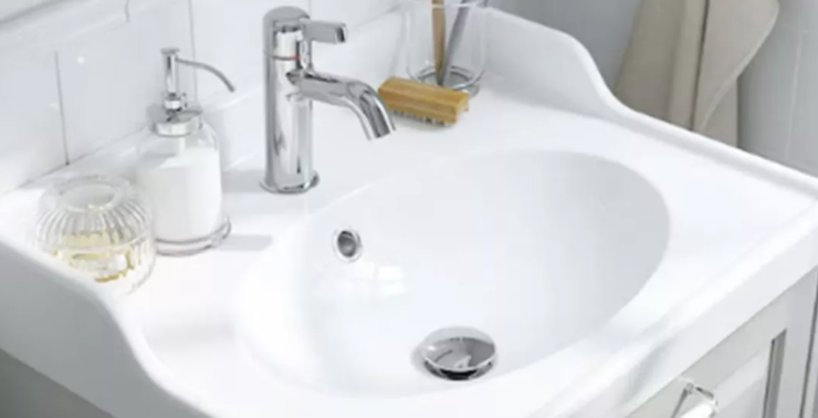 La ce folosește, de fapt, a doua gaură de la chiuveta din baie