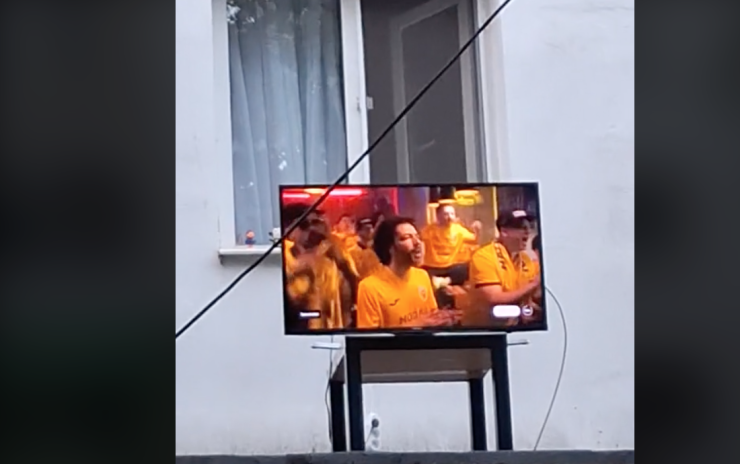 Cum au putut locatarii unui bloc din Ploiesti sa vada meciul România-Belgia. Sursă foto: TikTok