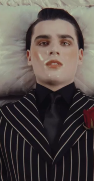 Fiul lui Ștefan Bănică Jr., în sicriu. Ce reacție a avut artistul când a văzut imaginile macabre 26 Radu Ștefan, la filmările unui videoclip. Sursă foto: Social Media