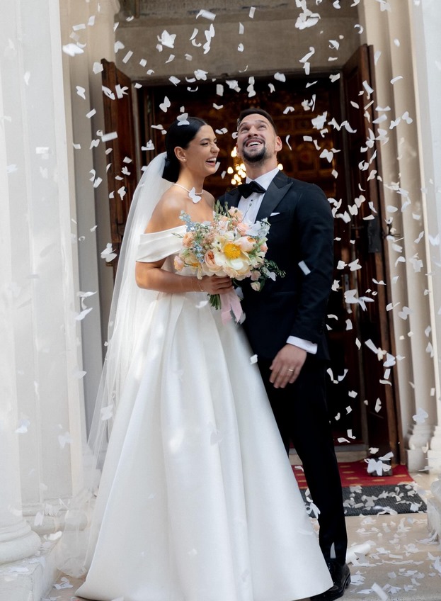 Este oficial, fanii sunt în extaz! Au apărut primele imagini cu Vlad Gherman și Oana Moșneagu de la nuntă 26 Consiglieri