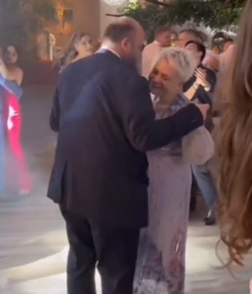 Cine este soțul Ancăi Sigartău! Dragoș nu obișnuiește să apară în lumina reflectoarelor, dar a fost sufletul petrecerii la nunta finilor Vlad și Oana Gherman 26