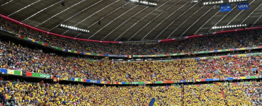 Atmosferă incendiară pe stadionul din München! Suporterii tricolori fac spectacol