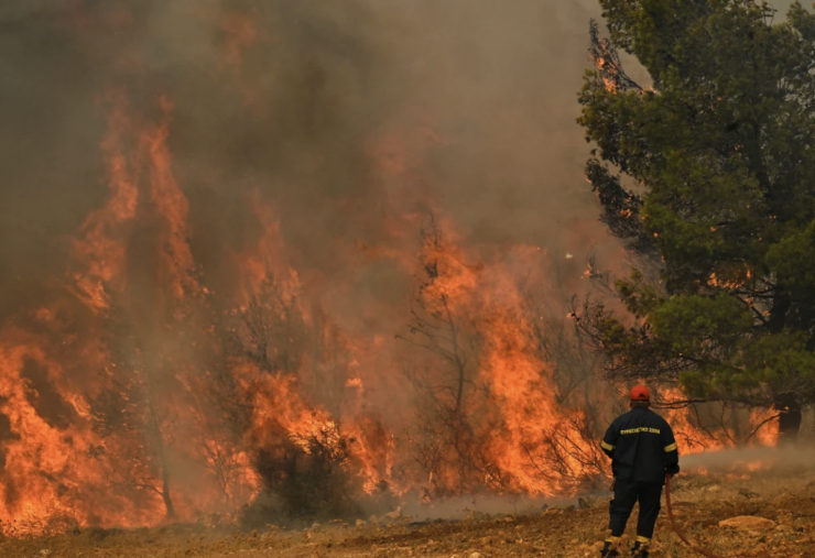 Avertizare de călătorie în Grecia. Risc crescut de incendii pe mai multe insule