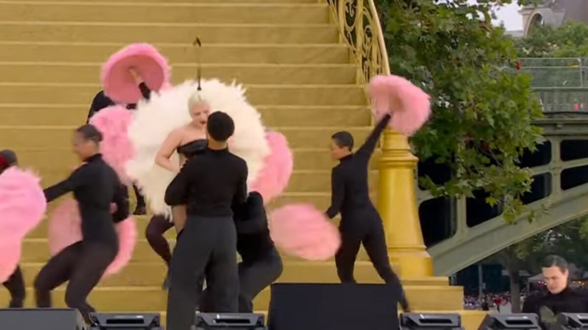 Incidentul neplăcut în momentul de excepție pregătit de Lady Gaga pentru Jocurile Olimpice de la Paris. Cum a căzut unul dintre dansatori și ce s-a întâmplat după | VIDEO 26 dansator