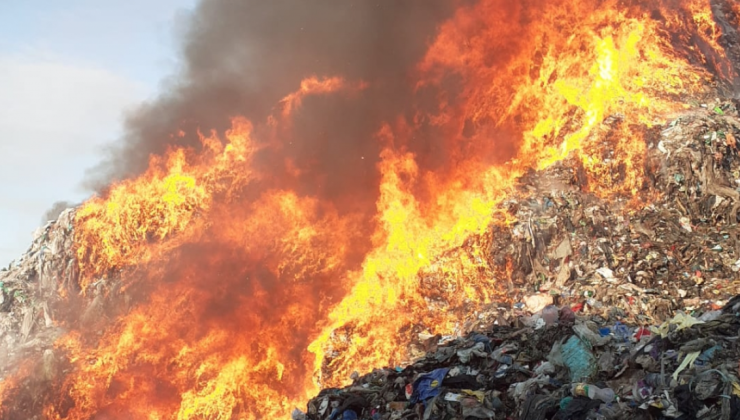 Incendiu puternic la platforma Oltchim. Sursă foto: gazeta de sud