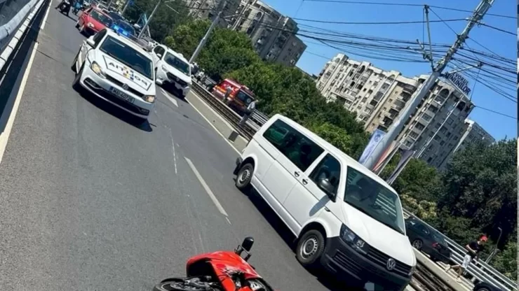 Accident grav pe Podul Grant din Capitală! Un motociclist a decedat după ce a fost proiectat pe şinele de tramvai! 25 accident