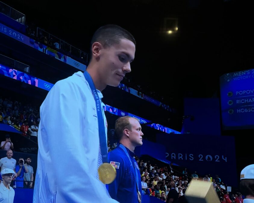 Imnul României răsună la Paris! Cum a fost surprins David Popovici pe podium. I-a fost înmânată medalia de aur 26 david popovici