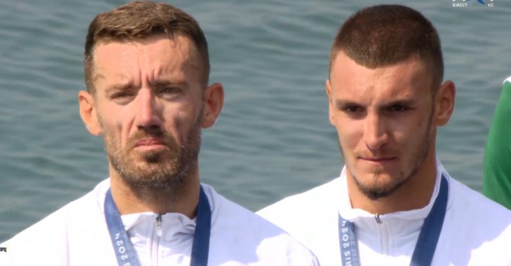 Cornea și Enache, în lacrimi la intonarea imnului național. Susa foto: TVR