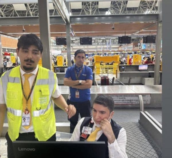 Angajatul din aeroport acuzat de Mădălina Ghenea. Foto: Instagram  / officialmadalinaghenea