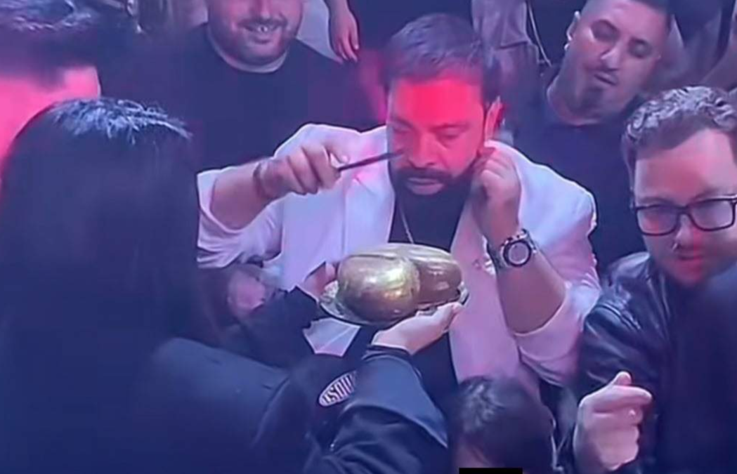Ce cadou impresionant a primit Florin Salam de la Roxana Dobre. Sursa foto: Spynews.ro