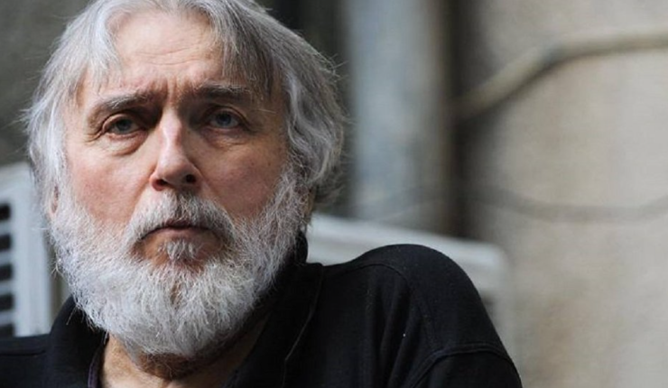 La 14 ani de la moartea lui Adrian Păunescu, mormântul său poartă încă amprenta dorului. Fiul său, Andrei, a fost surprins în lacrimi la cimitir 25 adrian paunescu
