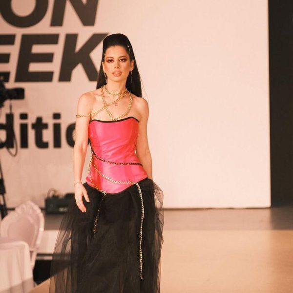 Elena Boncea, fiica Loredanei Groza, cucerește podiumul. Eleganță și strălucire într-o apariție memorabilă pe cat-walk 26 Elena Boncea pe cat-wolk