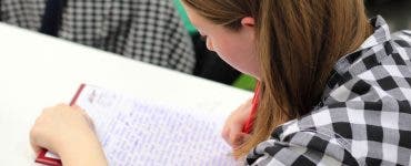 Povești de viață. A fost sabotată chiar de colega ei de facultate. Cum a descoperit trădarea prietenei