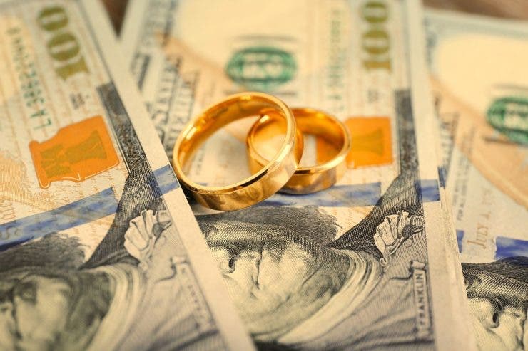 Povești de viață. Iubire și secrete: Ce a pățit o tânără care s-a căsătorit cu un milionar, doar pentru banii lui