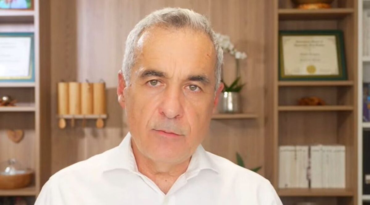 Călin Georgescu a plecat în uralele mulțimii de la Tribunal. „Lumea e mică, Dumnezeu e mare!”