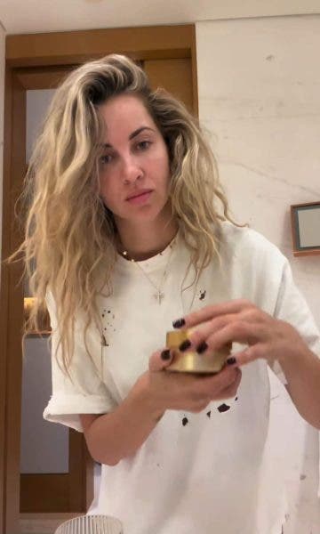 Otniela Sandu fără machiaj