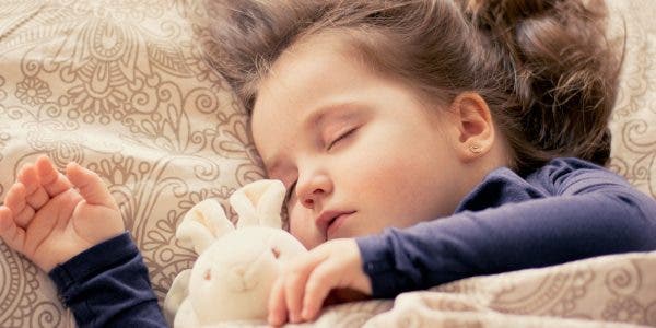 fetiță care doarme, sursa - pixabay
