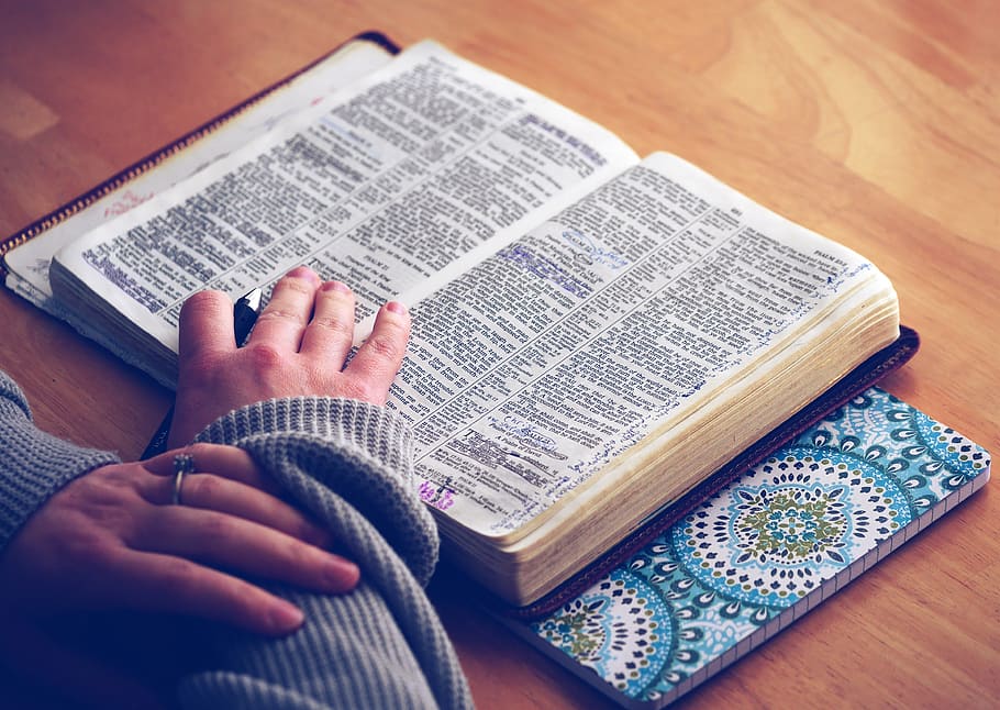 Cum se citește Biblia? Răspunsul experților în servicii funerare din sectorul 5 26