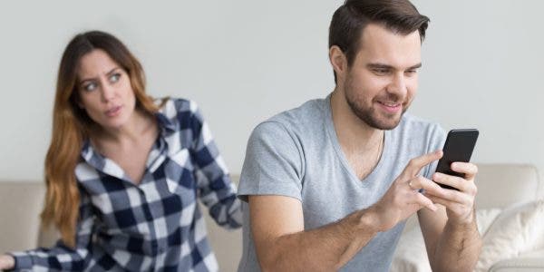 Soțul meu a trimis în secret bani din contul nostru către prietena mea cea mai bună