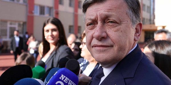 Crin Antonescu, mesaj după ce a ieșit din secția de votare