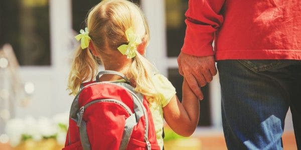 Mama mi-a lăsat prin testament custodia unui copil străin