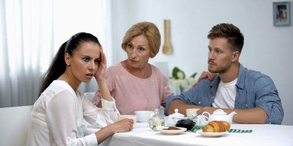 Soacra mea a dat buzna în apartamentul nostru spunând: „Fiica ta din prima căsătorie nu este binevenită aici” – dar răspunsul mamei mele a făcut-o să tacă