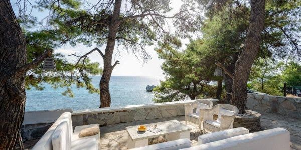 Cât costă o vilă cu două etaje și vedere la mare în Halkidiki, Grecia