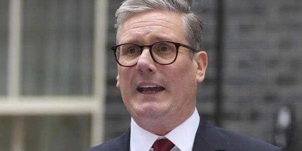 Iran: Premierul Keir Starmer cere negocieri după atacul SUA
