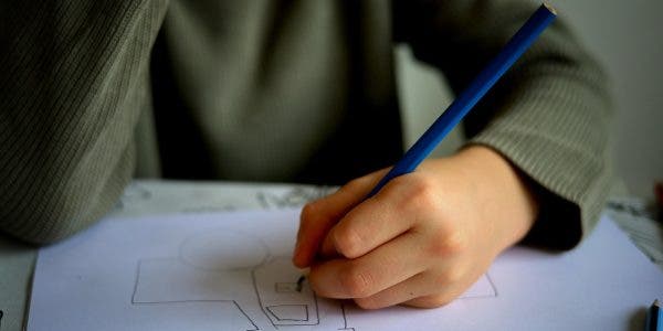O învățătoare a observat ochii triști ai unui elev din clasă. Ce a descoperit apoi despre familia lui