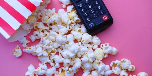 Care sunt cele mai bune filme și seriale de dragoste? Recomandările perfecte pentru o seară romantică