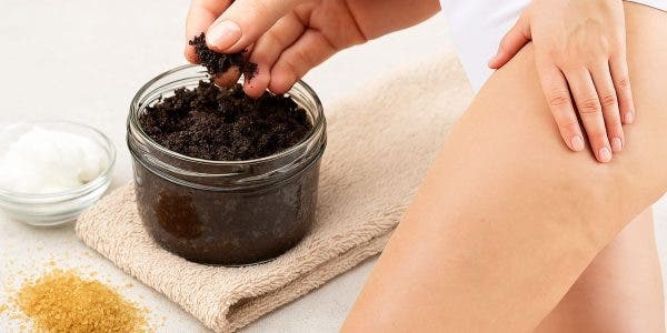 Cel mai bun scrub natural pe care poți să îl prepari chiar tu în casă. Te ajută să scapi și de celuliită