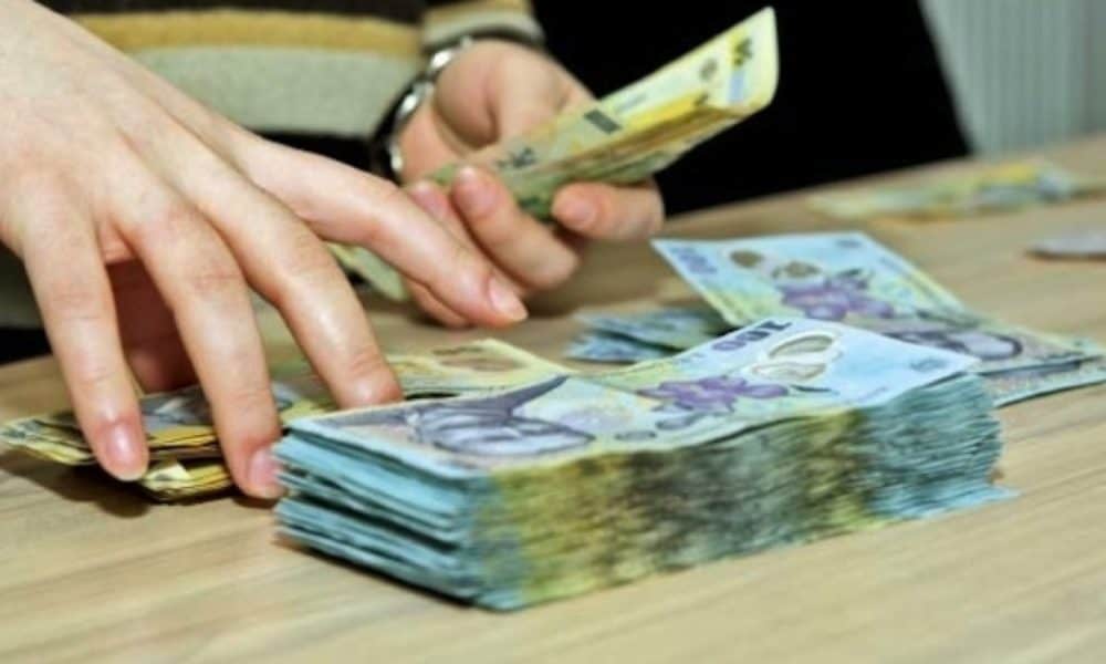 Pensia pentru românii care au muncit în două țări. Cum se adună anii lucrați în România și străinătate și ce acte sunt necesare