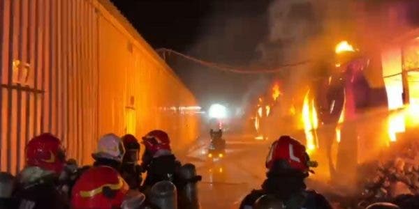 Incendiu Dragonul Rosu. Foto: Digi 24