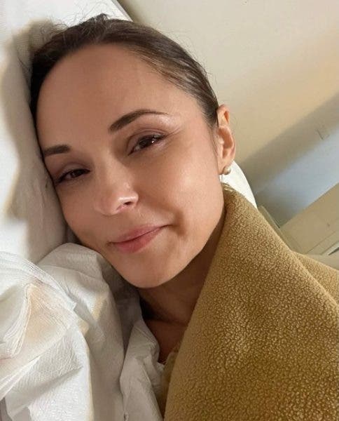 Andreea Marin pe patul de spital. Foto: Instagram