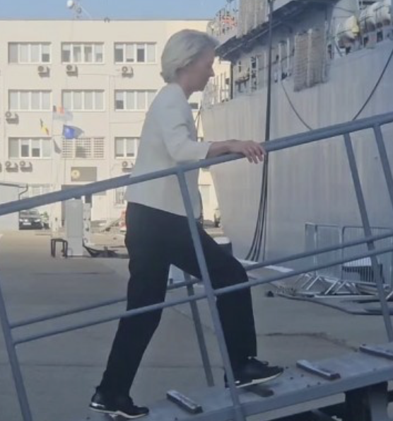 Primele imagini cu Ursula von der Leyen în România. Vizită oficială la Constanța alături de președintele Nicușor Dan 26 imagini Ursula von der Leyen în România