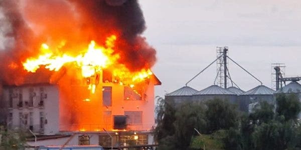 Incendiu hotel. Foto: Observatorul Prahovean