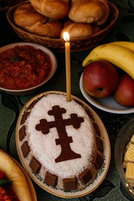 Moșii de toamnă 2025. Ce se dă de pomană în Sâmbăta Morților