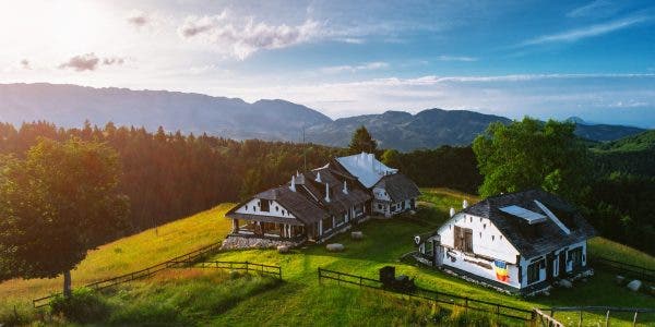 Locul din munți în care te simți ca în Elveția! Destinația perfectă pentru o escapadă de weekend