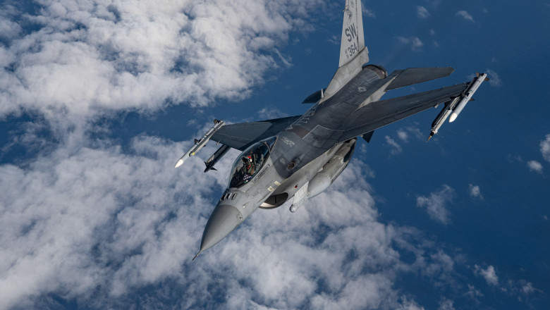 Incident aerian lângă România. NATO a ridicat avioanele de luptă de la sol