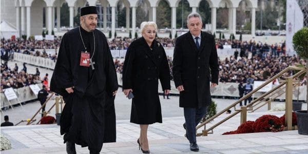 Viorica Dăncilă la ceremonia de sfințire a Catedralei Mântuirii Neamului