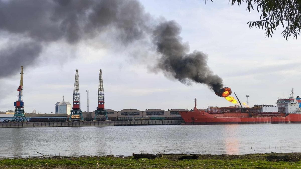 A doua localitate din Tulcea, evacuată după atacul asupra portului Izmail. Focarul de incendiu crește riscul de explozie