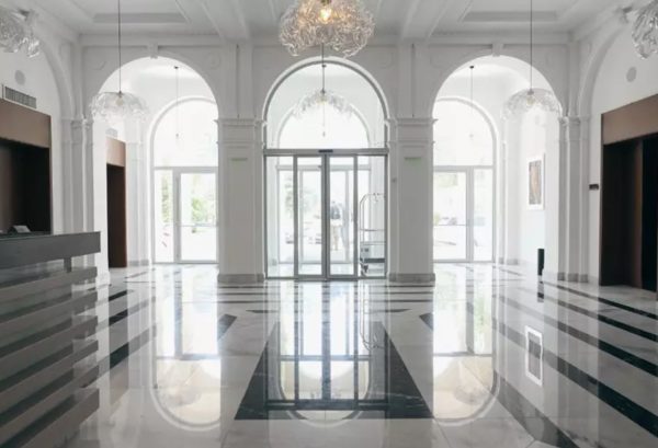 Cât trebuie să plătești pentru Revelion 2026 la hotelul lui Gică Hagi din Mamaia. Pachetul include acces la spa 28 Revelion