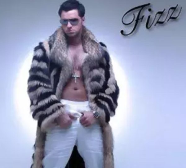 Ce s-a ales de Fizz, una dintre cele mai extravagante apariții ale anilor 2000. Cu ce se ocupă acum cel care a lansat moda hainelor de blană pentru bărbați 27 fizz