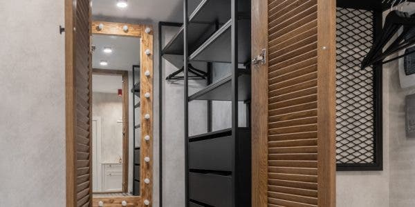 Top tendințe în oglinzile moderne: LED, smart features și design minimalist