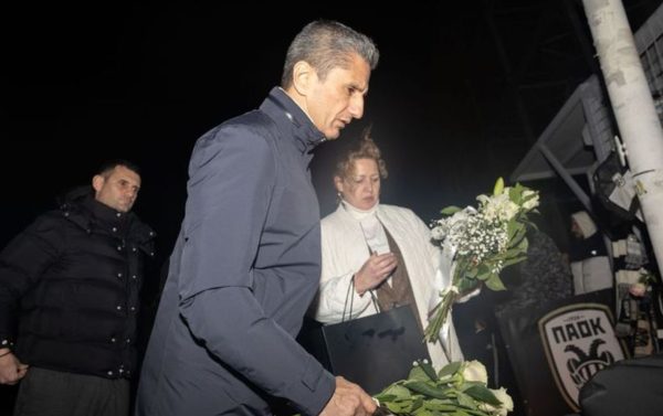 Momente sfâșietoare la Salonic după tragedia din România. Răzvan Lucescu, prezent la omagiul pentru suporterii PAOK 26 Razvan Lucescu