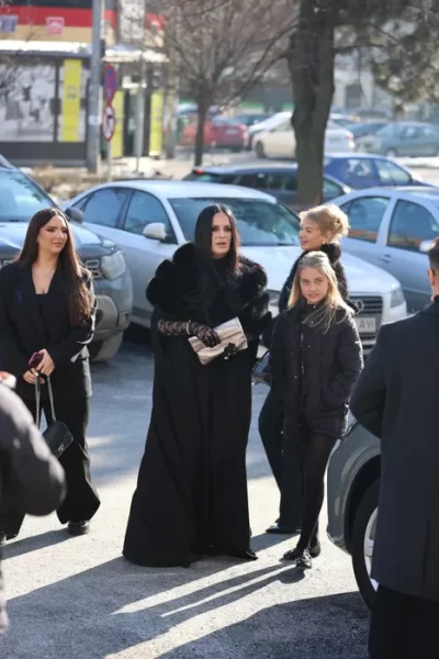 Soacrele au furat toate privirile la nunta lui Radu Drăgușin. Apariții spectaculoase la cununia civilă 26 drăgușin
