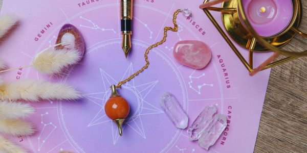 Zile grele pentru patru zodii în luna martie! Astrele le dau mari bătăi de cap la început de primăvară