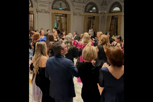 Gabriela Firea, emoționată la botezul nepoatei Emily-Victoria. Detaliile care au ieșit în evidență 26 SURSĂ FOTO:FACEBOOK MIRELA VAIDA