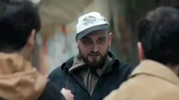 Cine este actorul cunoscut săltat de DIICOT chiar de lângă Adrian Minune. A apărut la PRO TV și este suspect de trafic de persoane 26 Vlad Marinescu. Foto: captura PRO TV